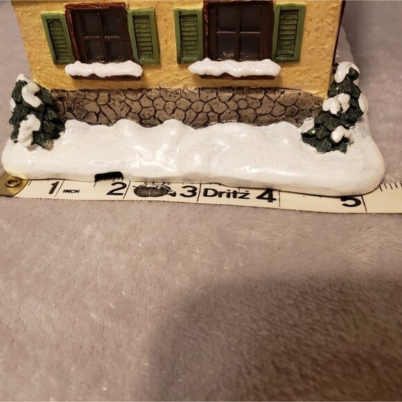 Berta Hummel "Cup of Cheer Cafe" 2003 Hawthorne Village Series - Picture 8 of 11